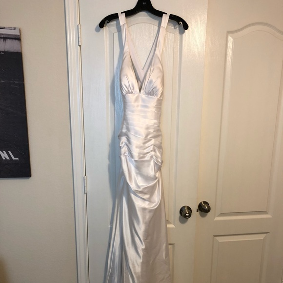 White wedding/formal dress - Picture 2 of 6
